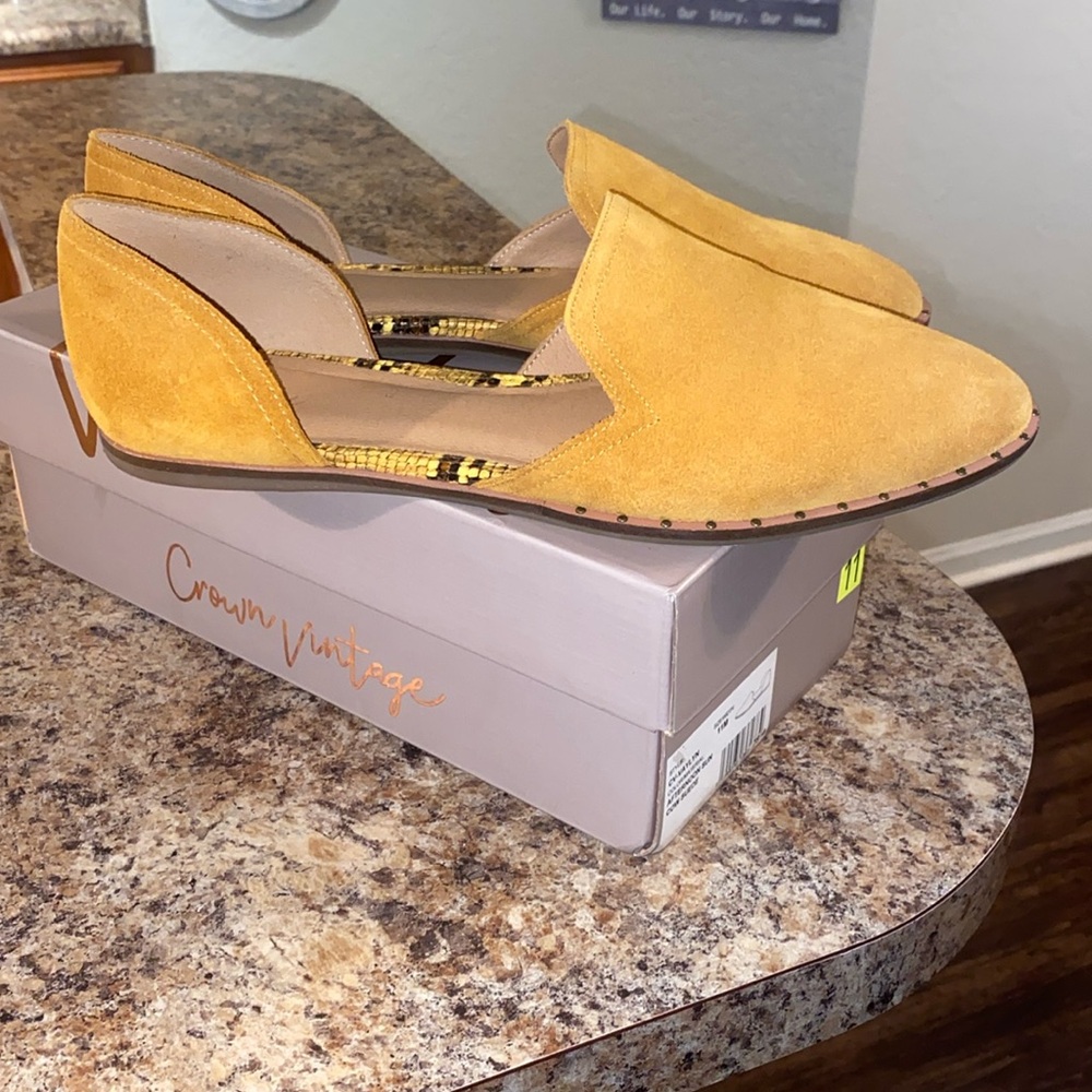 Crown Vintage flat